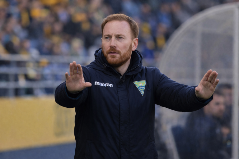Ian Cathro defende flexibilidade e rejeita obsessão por uma identidade fixa de jogo Ian cathro