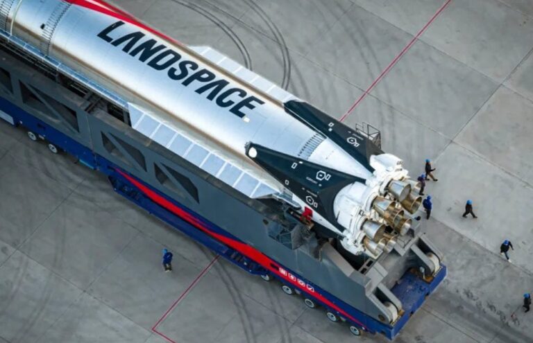 Startup chinesa LandSpace prepara-se para rivalizar com a SpaceX de Elon Musk Foguetão reutilizável da LandSpace preparado para testes na China
