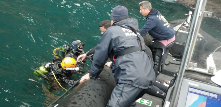 Polícia Marítima faz buscas no mar junto ao farol de São Miguel Arcanjo na Nazaré